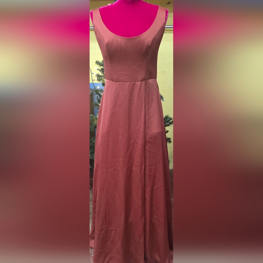 Elegant Sleeveless Rust Dress with Pockets